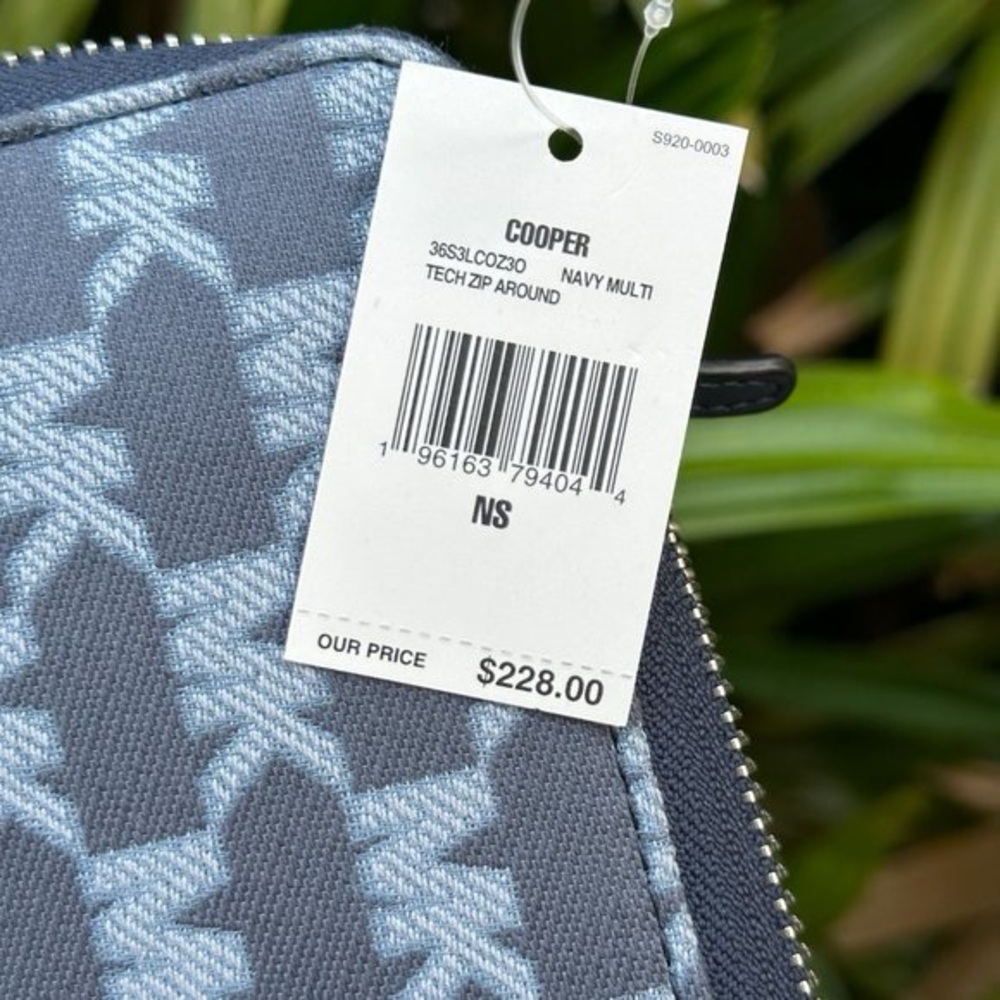 Michael Kors NWT COOPER Large Tech Zip Around Wallet Jacquard MK Navy Multi - Picture 3 of 11